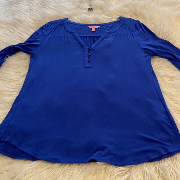 Lilly Pulitzer Shirt long sleeves size M color blue lengths 27” bust 36/38” - Picture 8 of 12